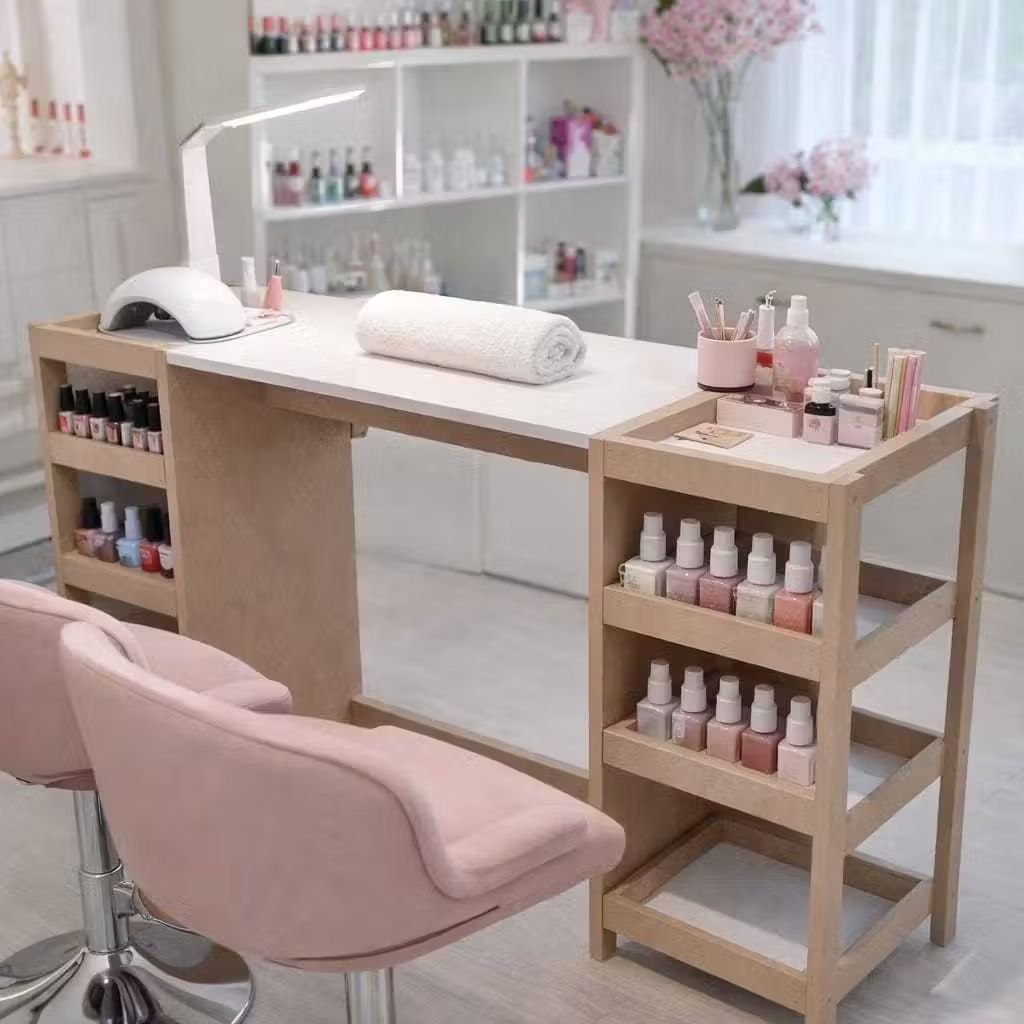Sua Manicure Profissional Kabem na Mesinha Ideal da Kabem Shop