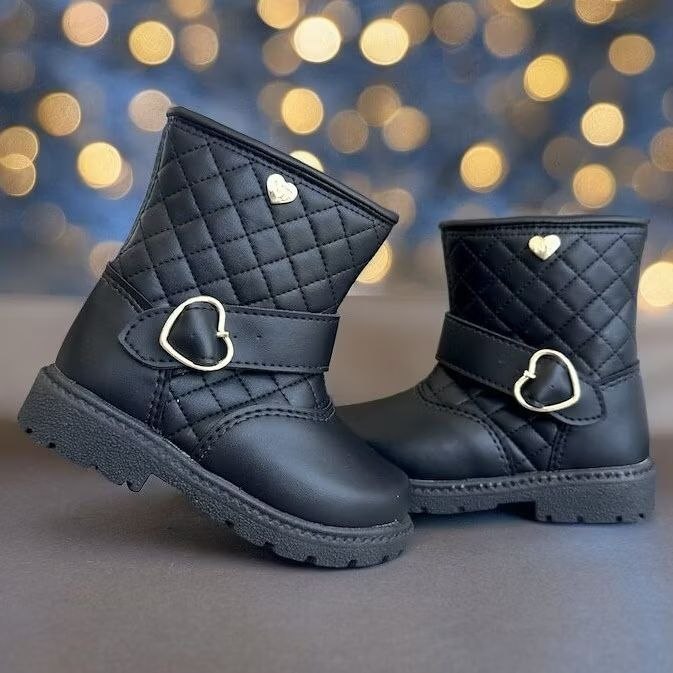 Coturno Infantil Blogueira: Estilo e Conforto que kabem no passo da sua filha